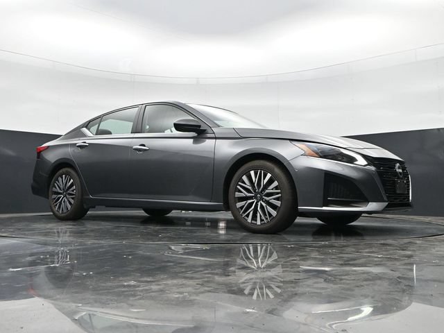Used 2025 Nissan Altima 2.5 SV FWD image 38