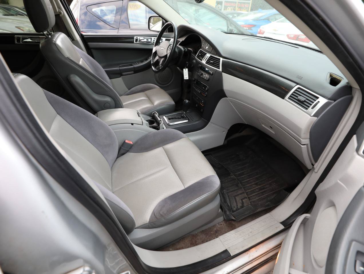 Used 2008 Chrysler Pacifica Touring FWD image 10