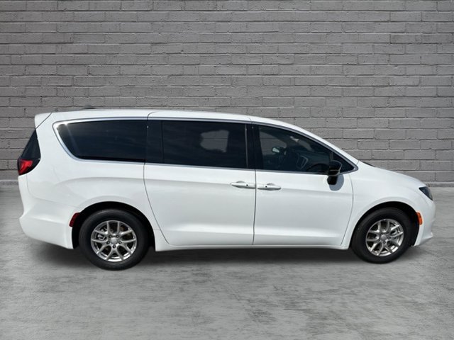 New 2027 Chrysler Pacifica LX FWD image 8