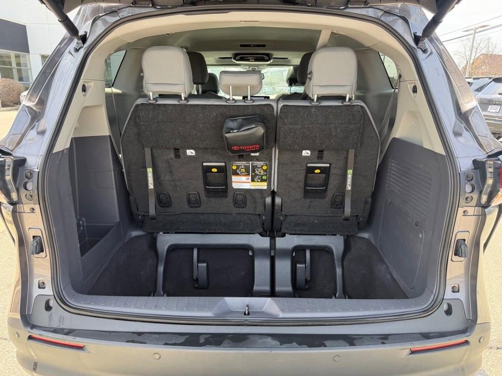 Used 2024 Toyota Sienna XLE image 6