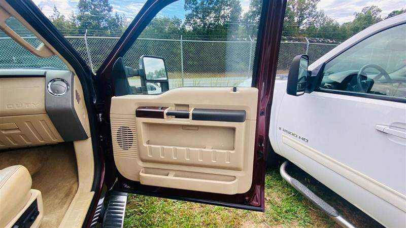 Used 2010 Ford F250 Lariat image 15