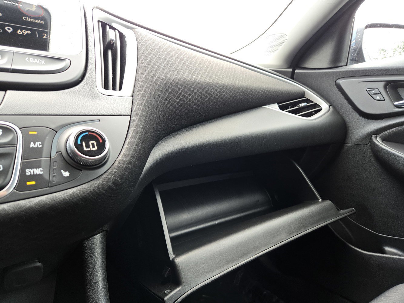 Used 2025 Chevrolet Malibu LT FWD image 13