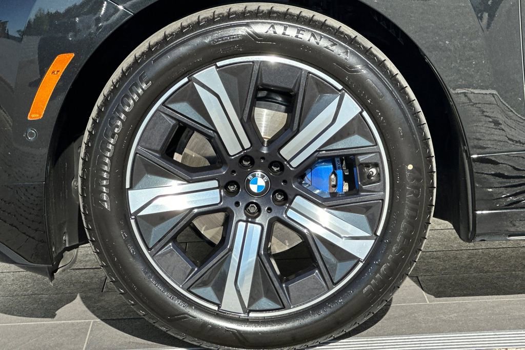Used 2023 BMW iX xDrive50 w/ Premium Package image 33