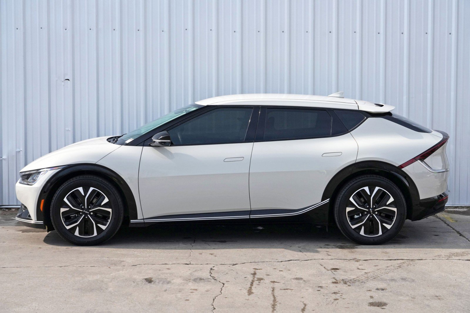 Used 2022 Kia EV6 Wind image 48