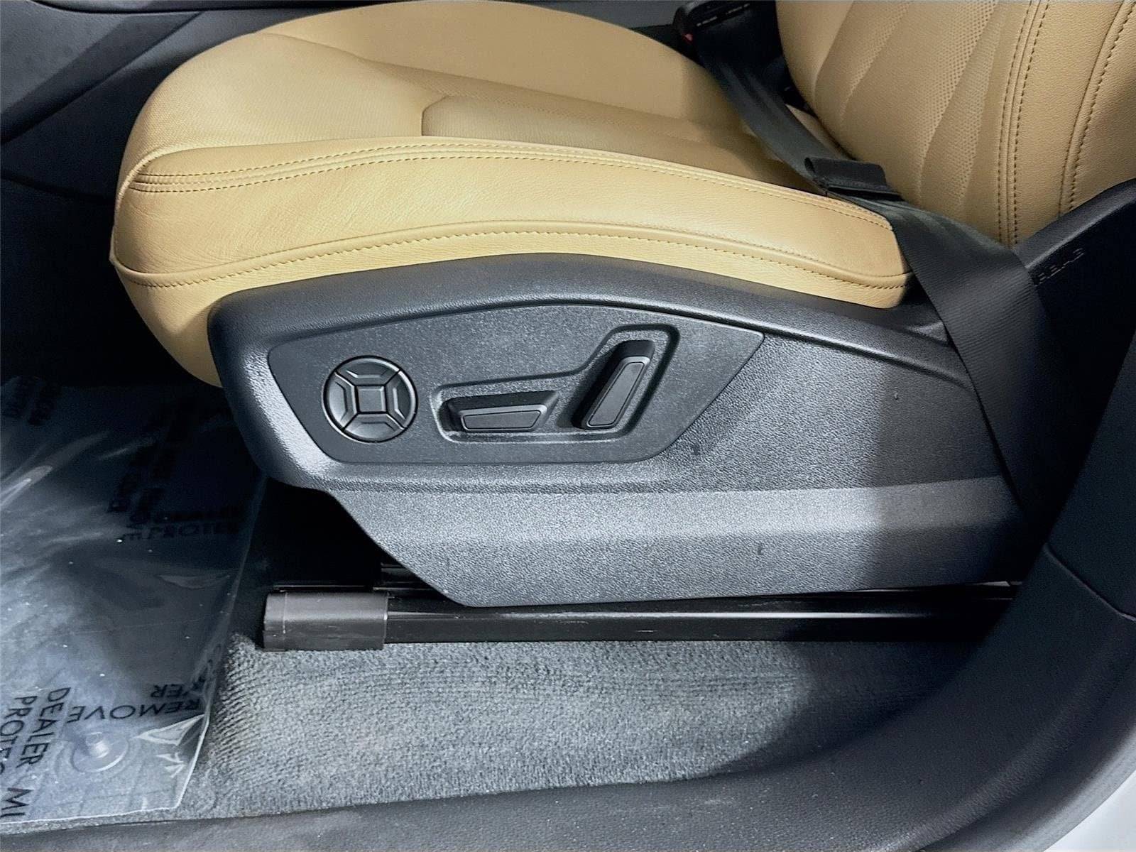 Used 2025 Audi Q8 Premium Plus AWD/4WD image 22