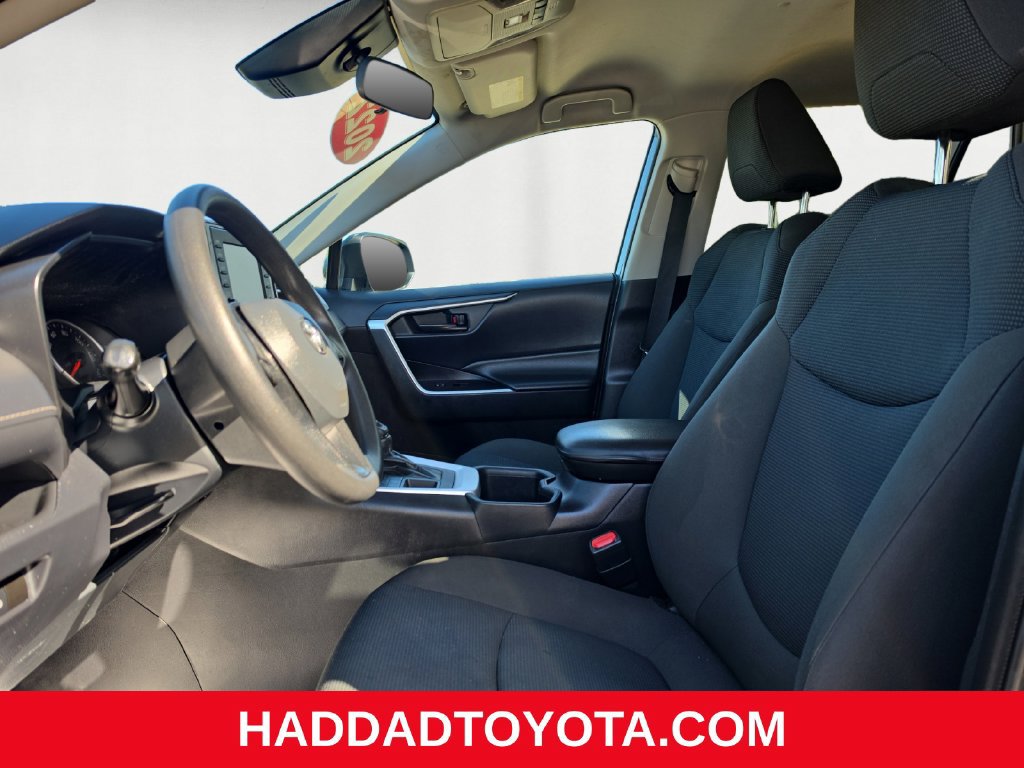 Used 2022 Toyota RAV4 LE AWD/4WD image 10