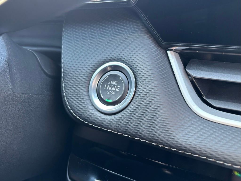 Used 2025 Chevrolet Equinox LT w/ Convenience Package II image 31