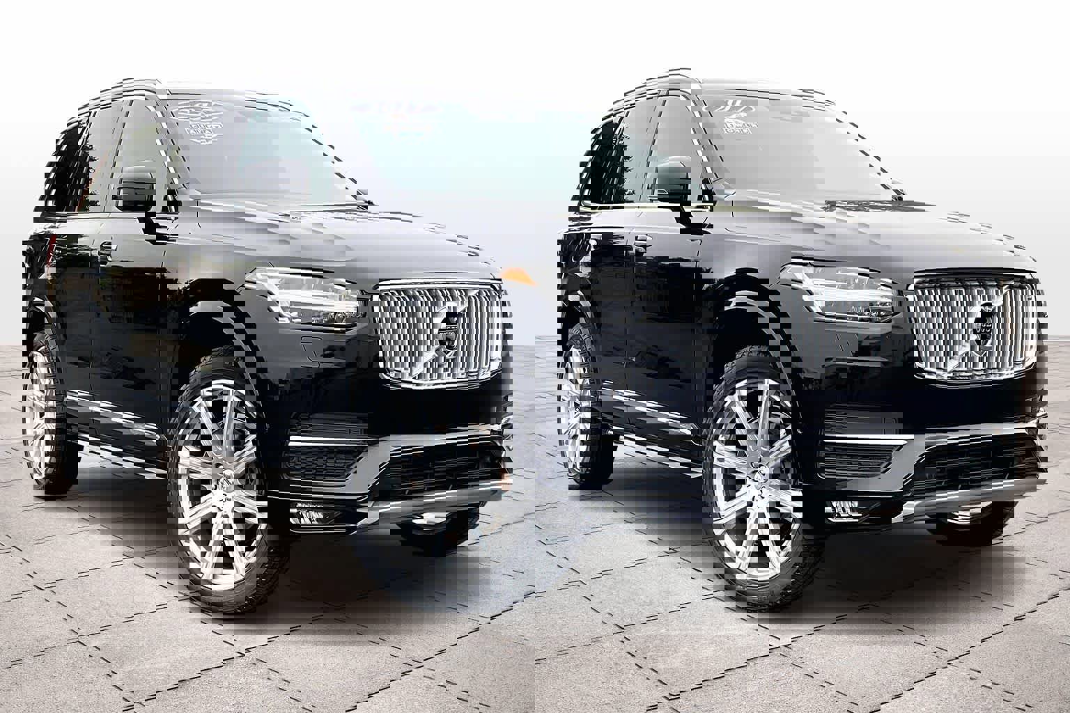 Used 2017 Volvo XC90 T6 Inscription w/ Vision Package image 2