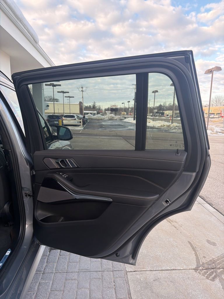 New 2026 BMW X7 M60i image 15