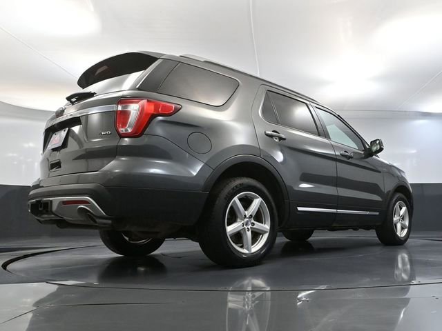 Used 2017 Ford Explorer XLT AWD/4WD image 51