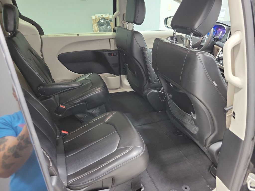 Certified 2023 Chrysler Pacifica Touring-L FWD image 19