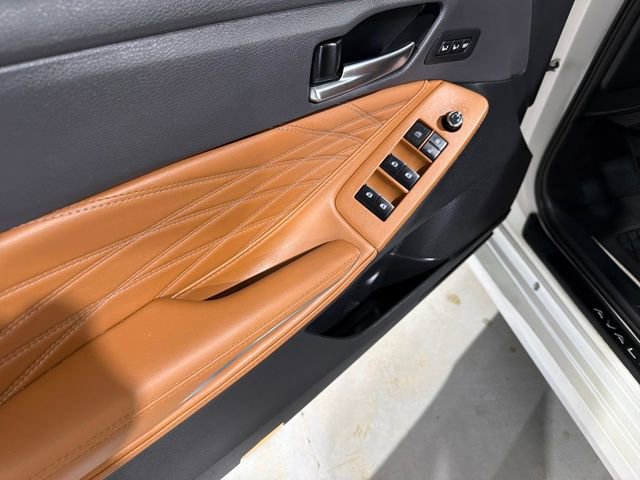 Used 2021 Toyota Avalon Limited image 12