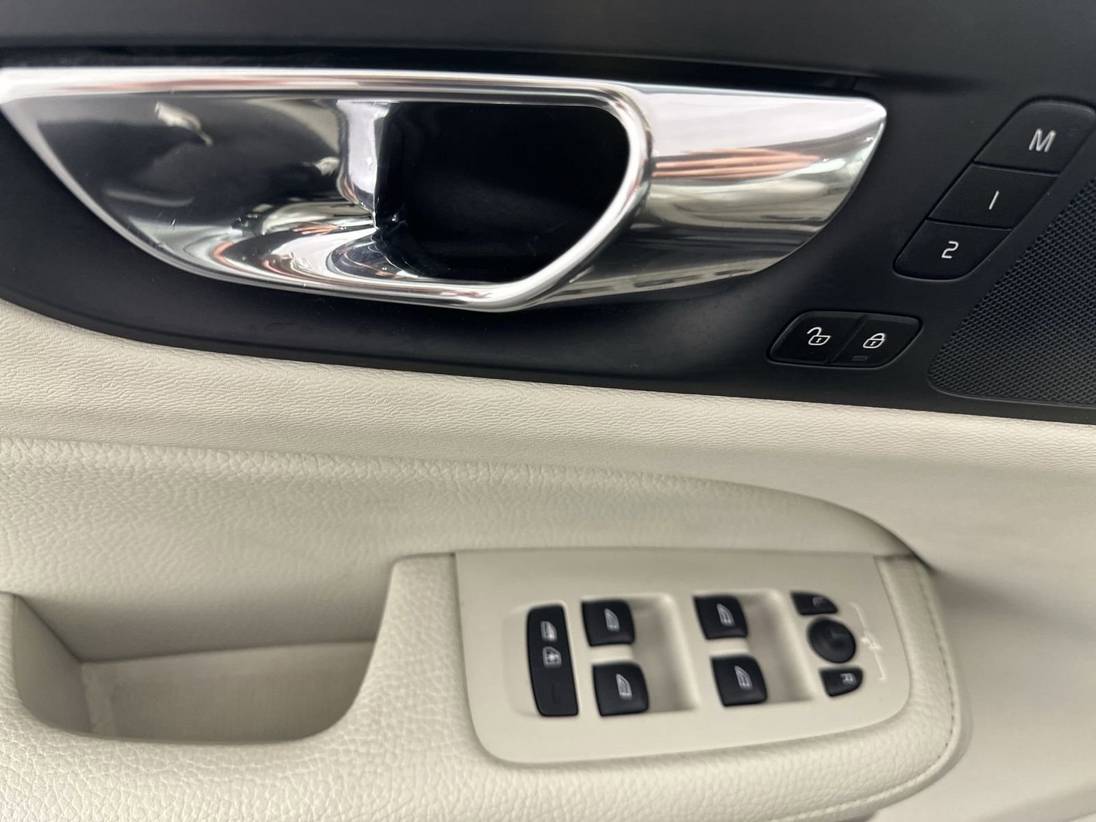 Used 2020 Volvo S60 T6 Momentum w/ Protection Package Premier image 14