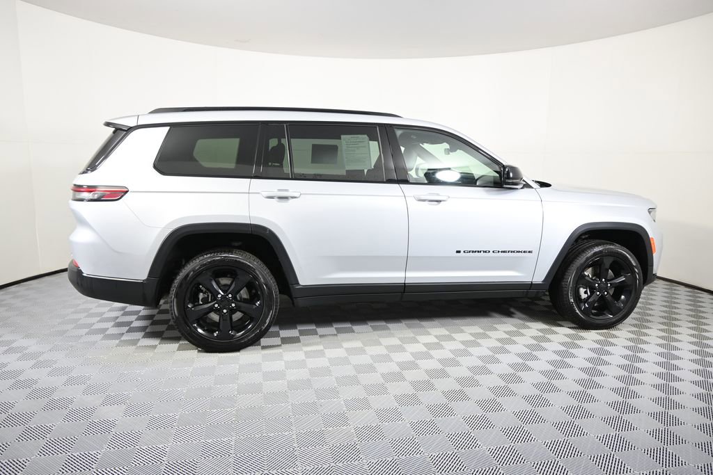 Used 2025 Jeep Grand Cherokee L Limited w/ Black Appearance Package image 7