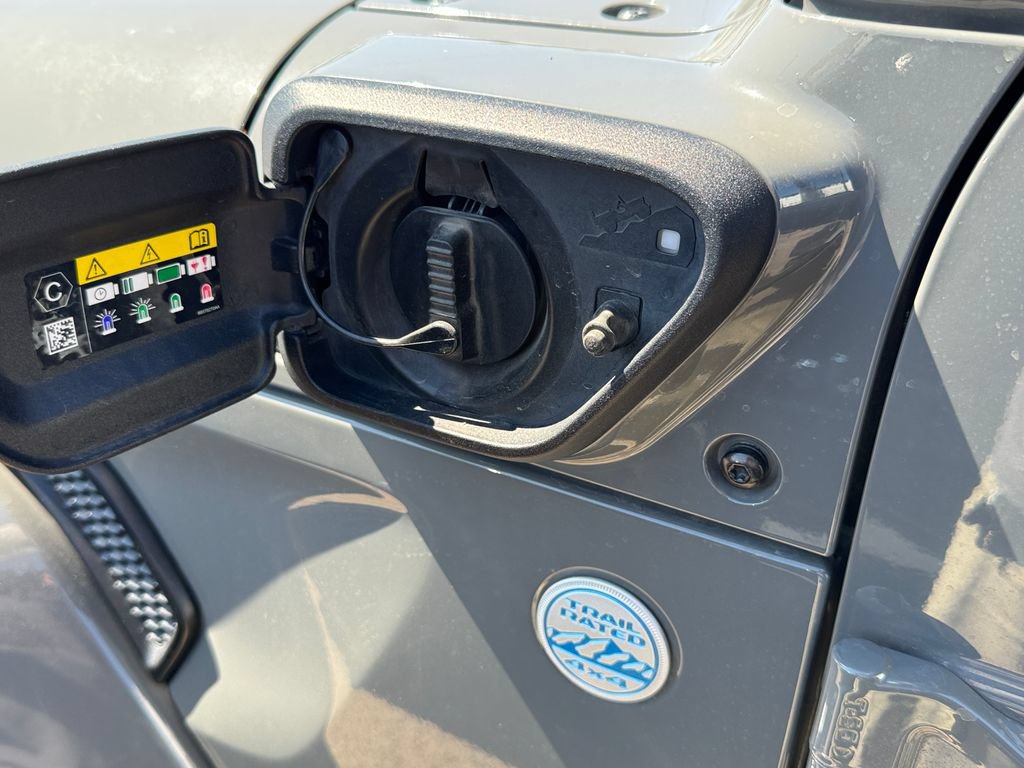 Used 2022 Jeep Wrangler Unlimited Sahara AWD/4WD image 18
