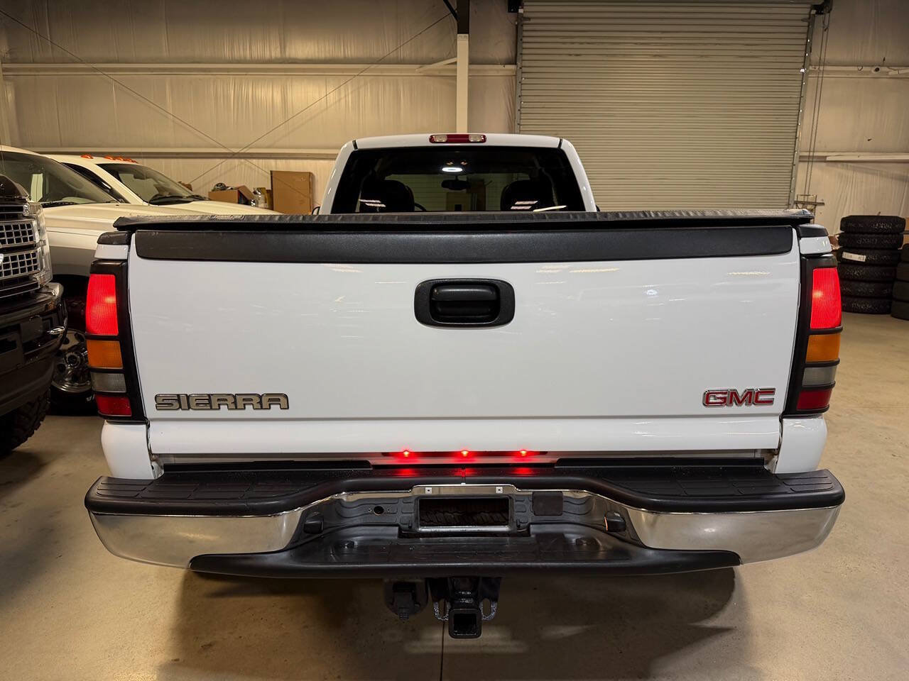 Used 2004 GMC Sierra 3500 SLT w/ Heavy-Duty Power Package AWD/4WD image 15