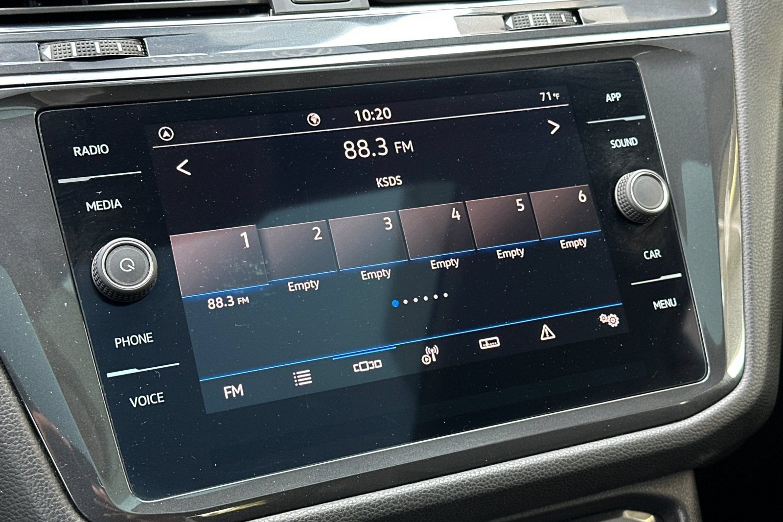Used 2023 Volkswagen Tiguan SE w/ Panoramic Sunroof Package FWD image 19