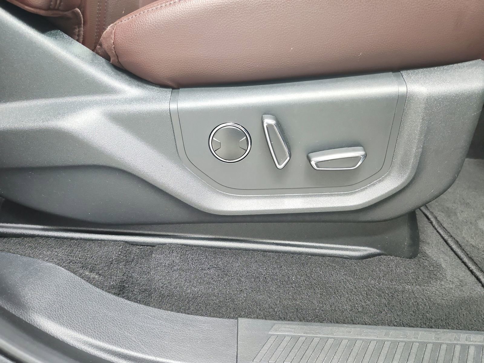 Used 2024 Ford Expedition Limited image 40