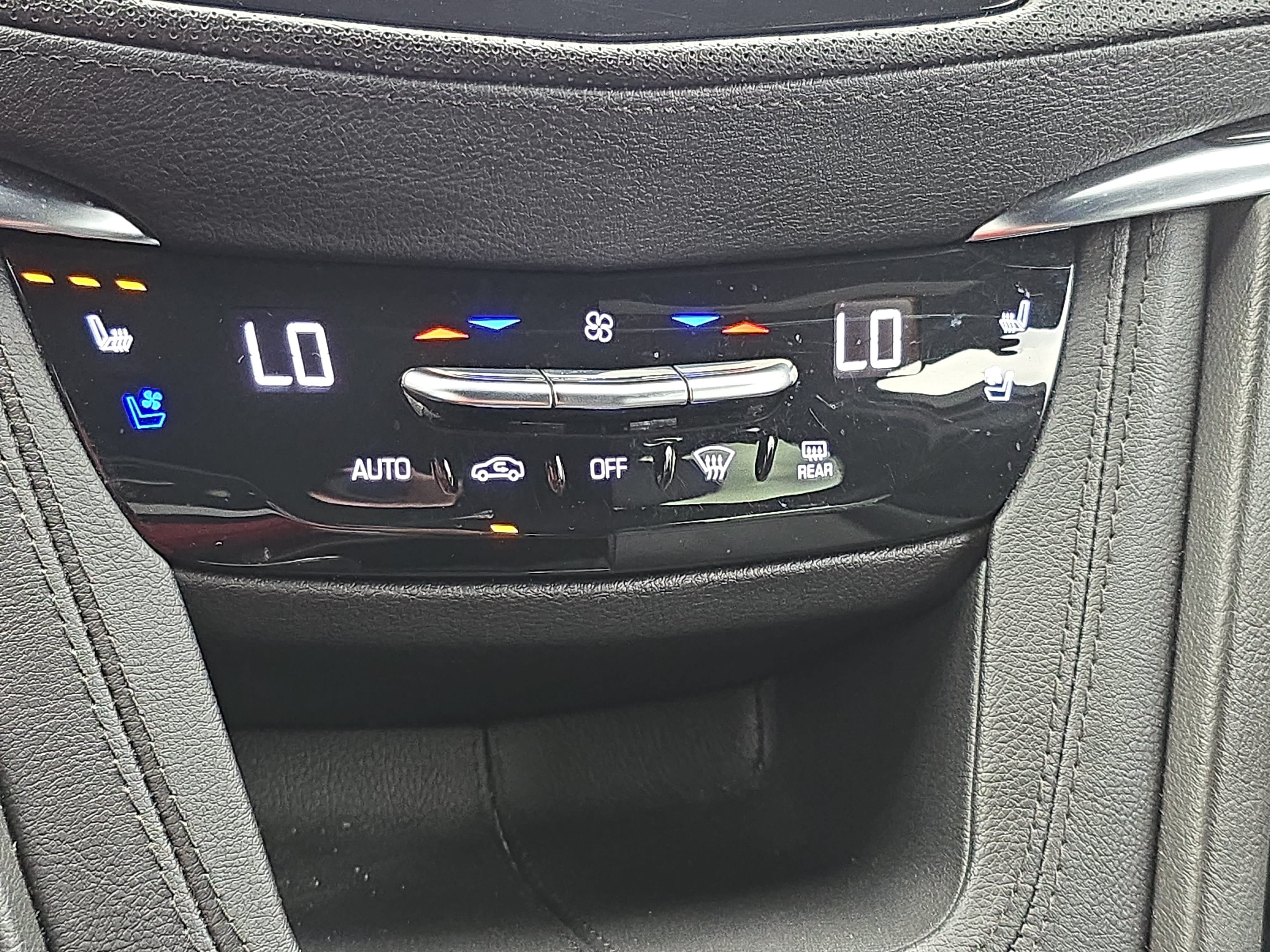 Used 2021 Cadillac XT5 Premium Luxury w/ LPO, Floor Liner Package AWD/4WD image 24
