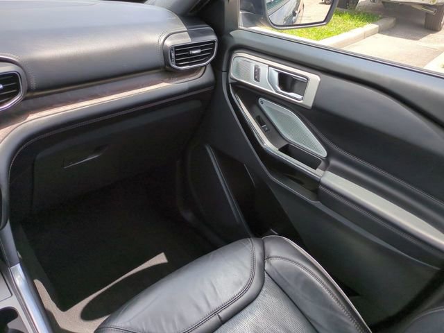Used 2023 Ford Explorer Platinum w/ Technology Package AWD/4WD image 17