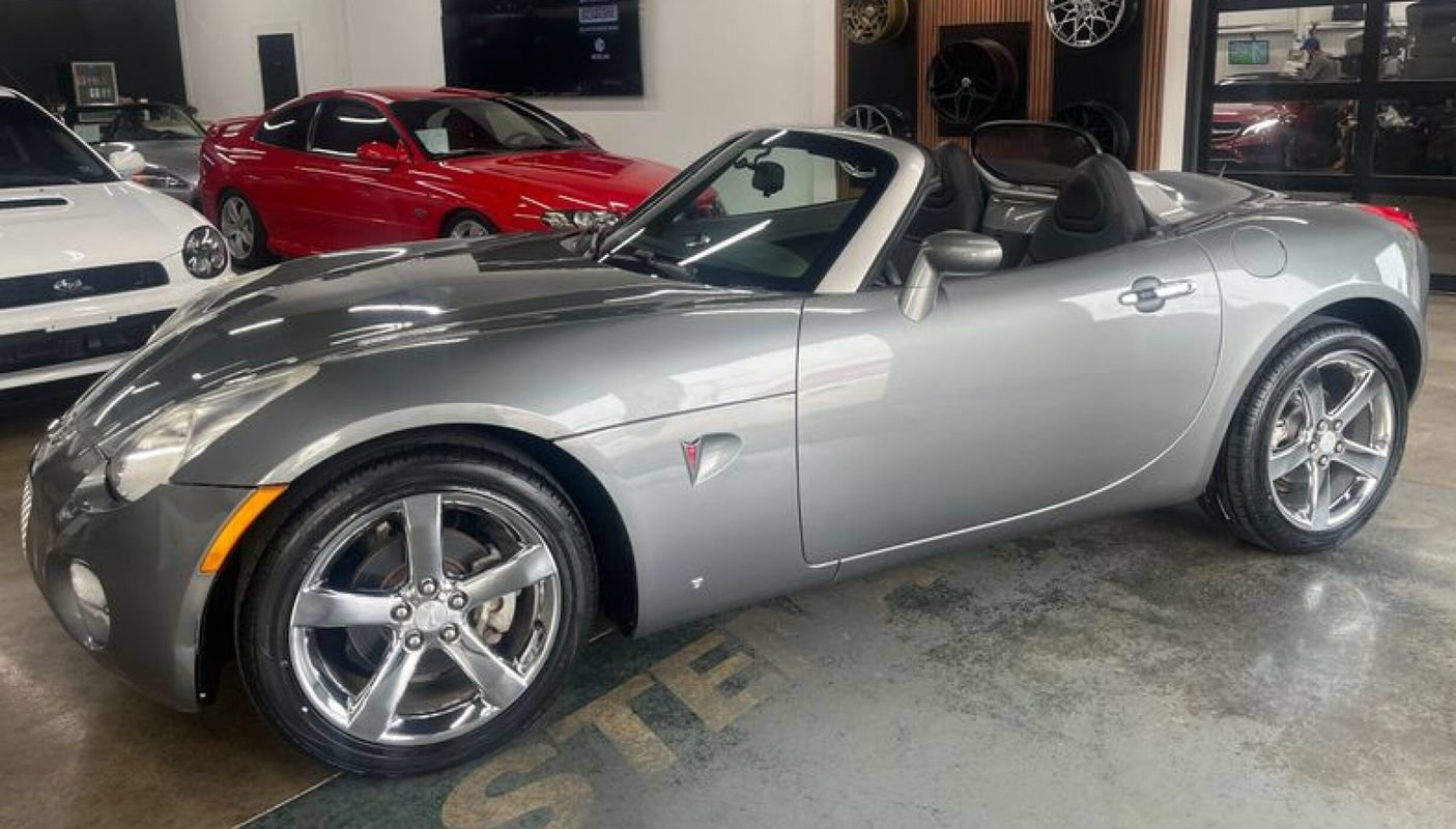 Used 2007 Pontiac Solstice Convertible w/ Premium Package