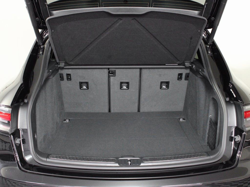 Certified 2025 Porsche Macan image 13