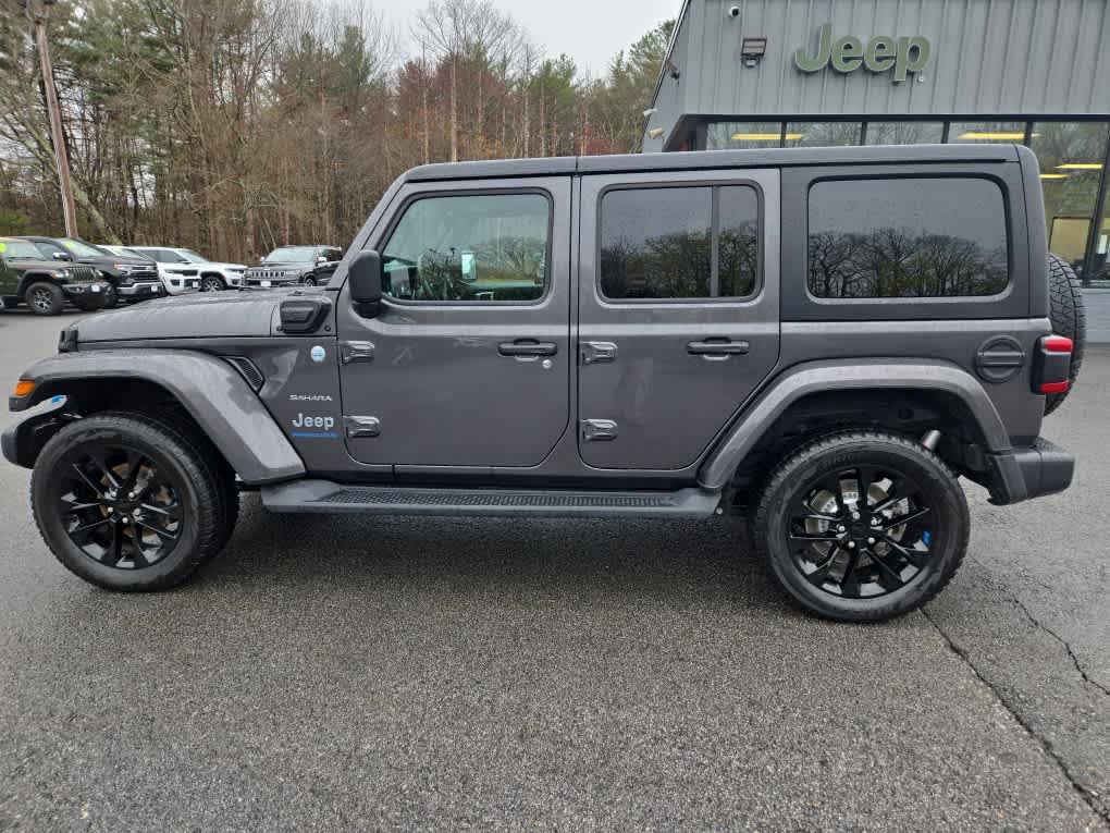 Used 2023 Jeep Wrangler Unlimited Sahara w/ Cold Weather Group AWD/4WD image 9