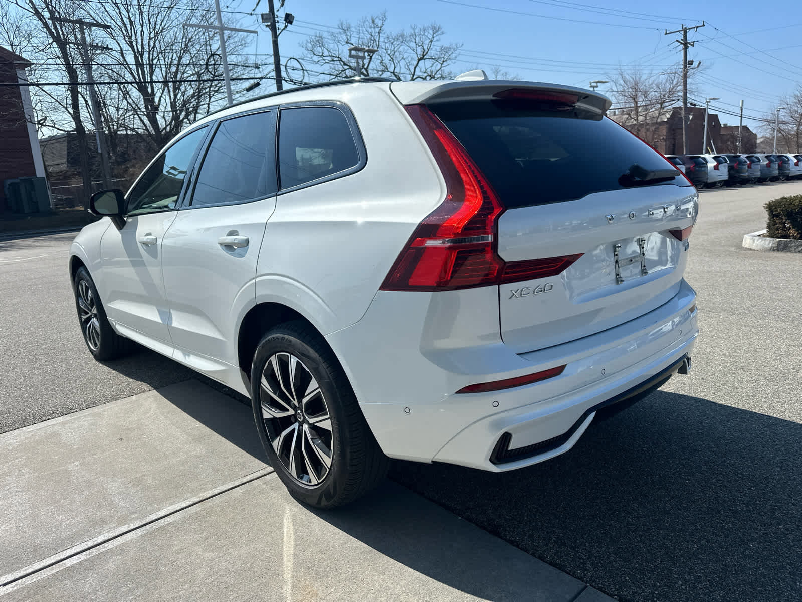 Used 2025 Volvo XC60 B5 Plus image 9