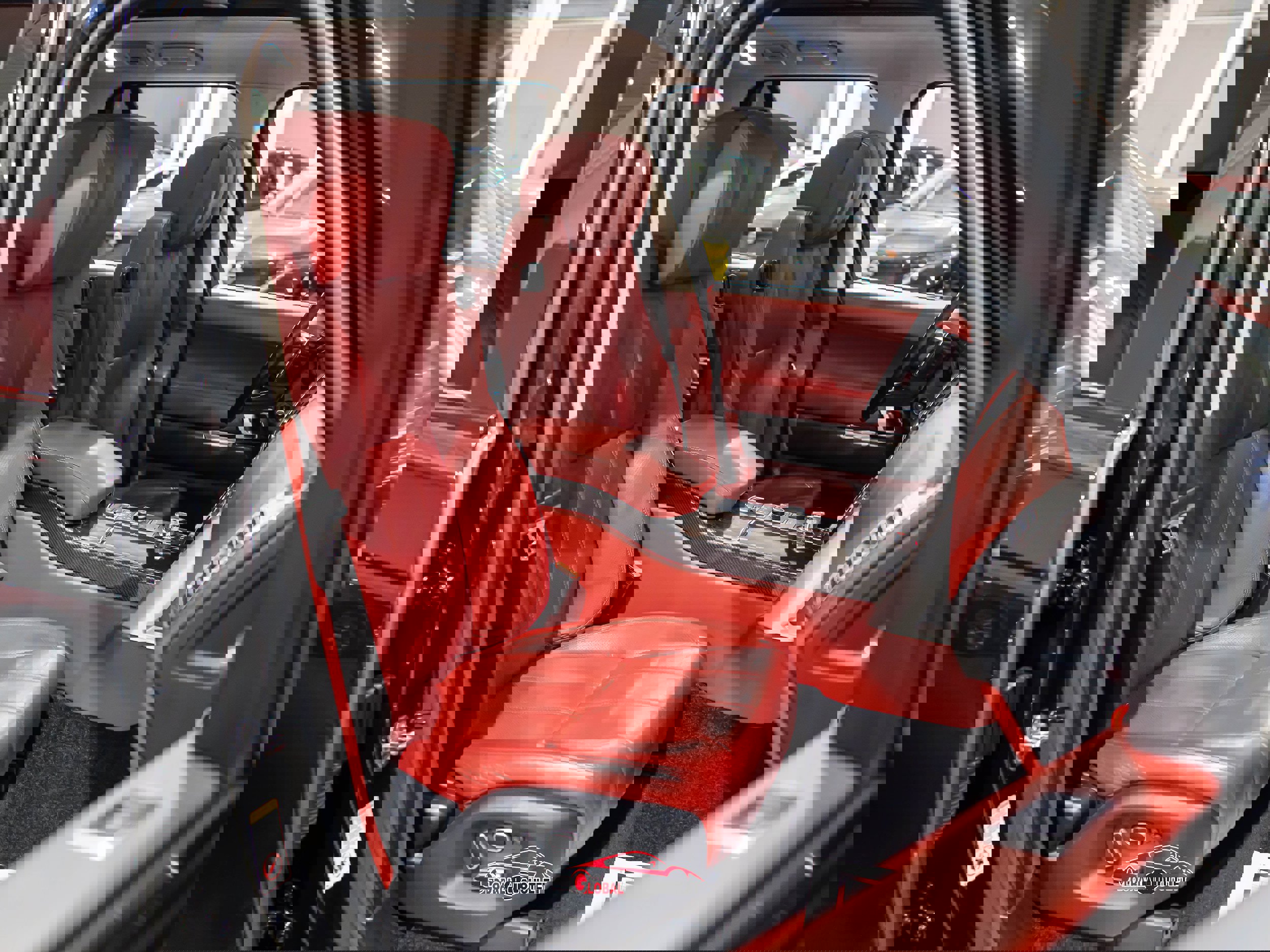 Used 2014 Land Rover Range Rover Autobiography image 17