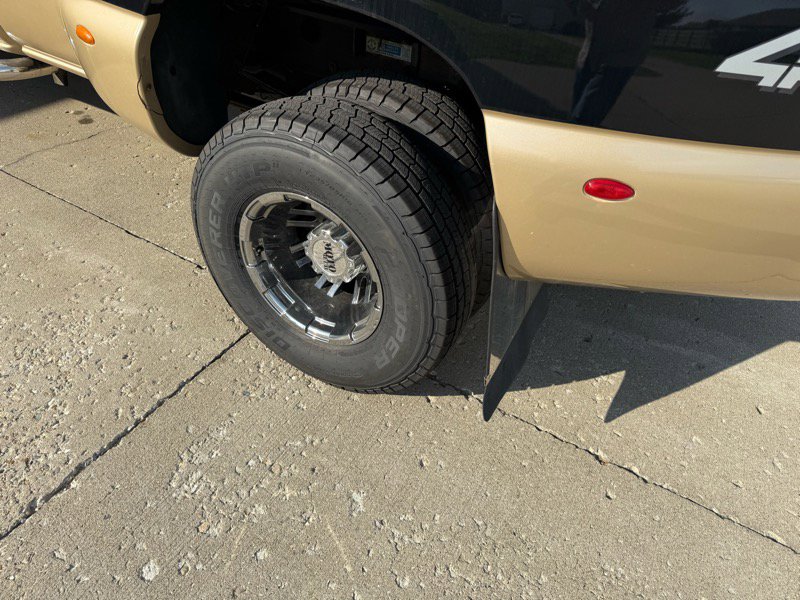 Used 2005 GMC Sierra 3500 SLT w/ Heavy-Duty Power Package image 24