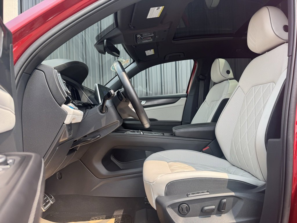 Used 2025 Volkswagen Atlas Cross Sport SEL Premium R-Line image 10