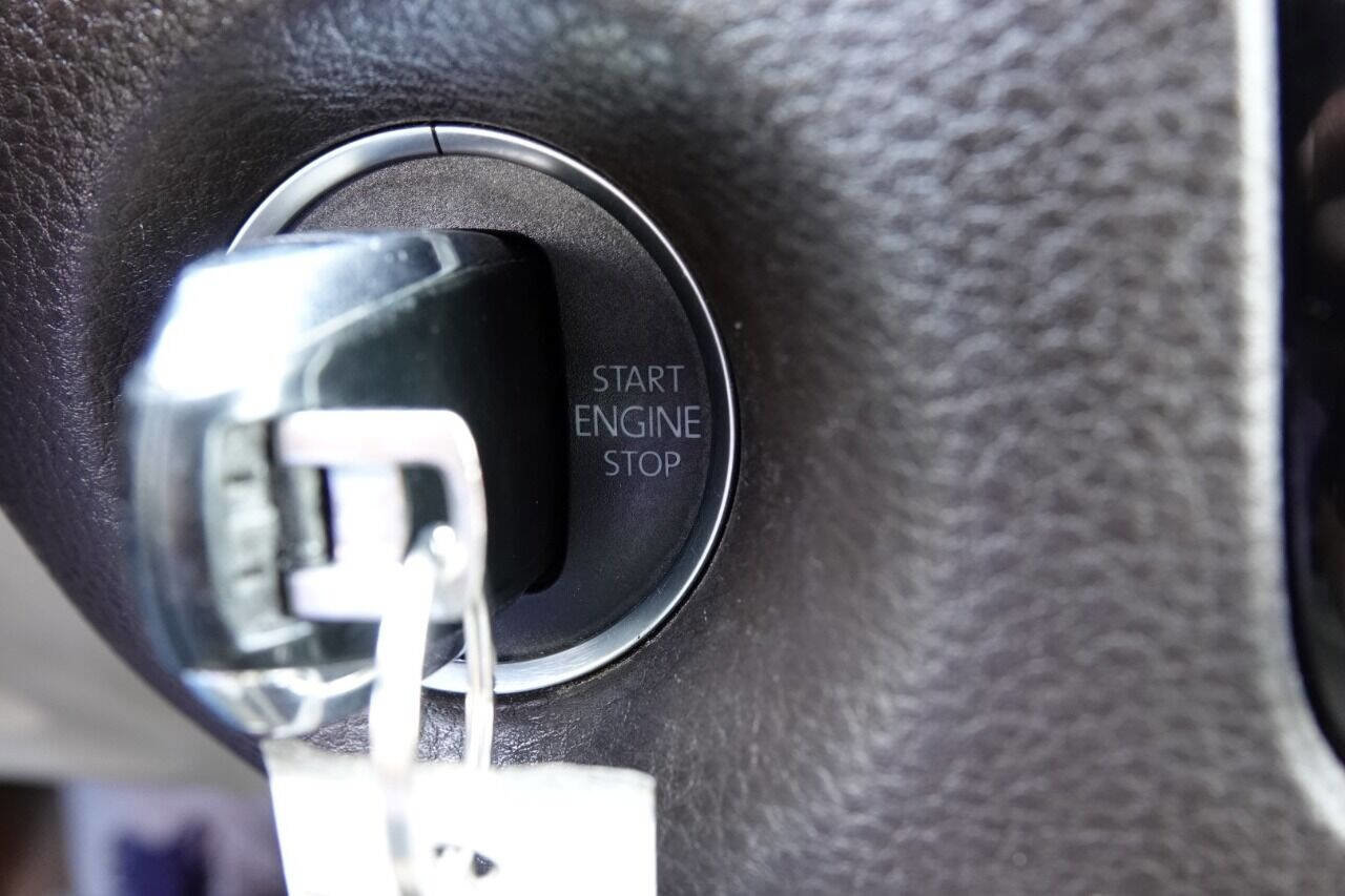 Used 2012 Volkswagen Touareg Sport image 48