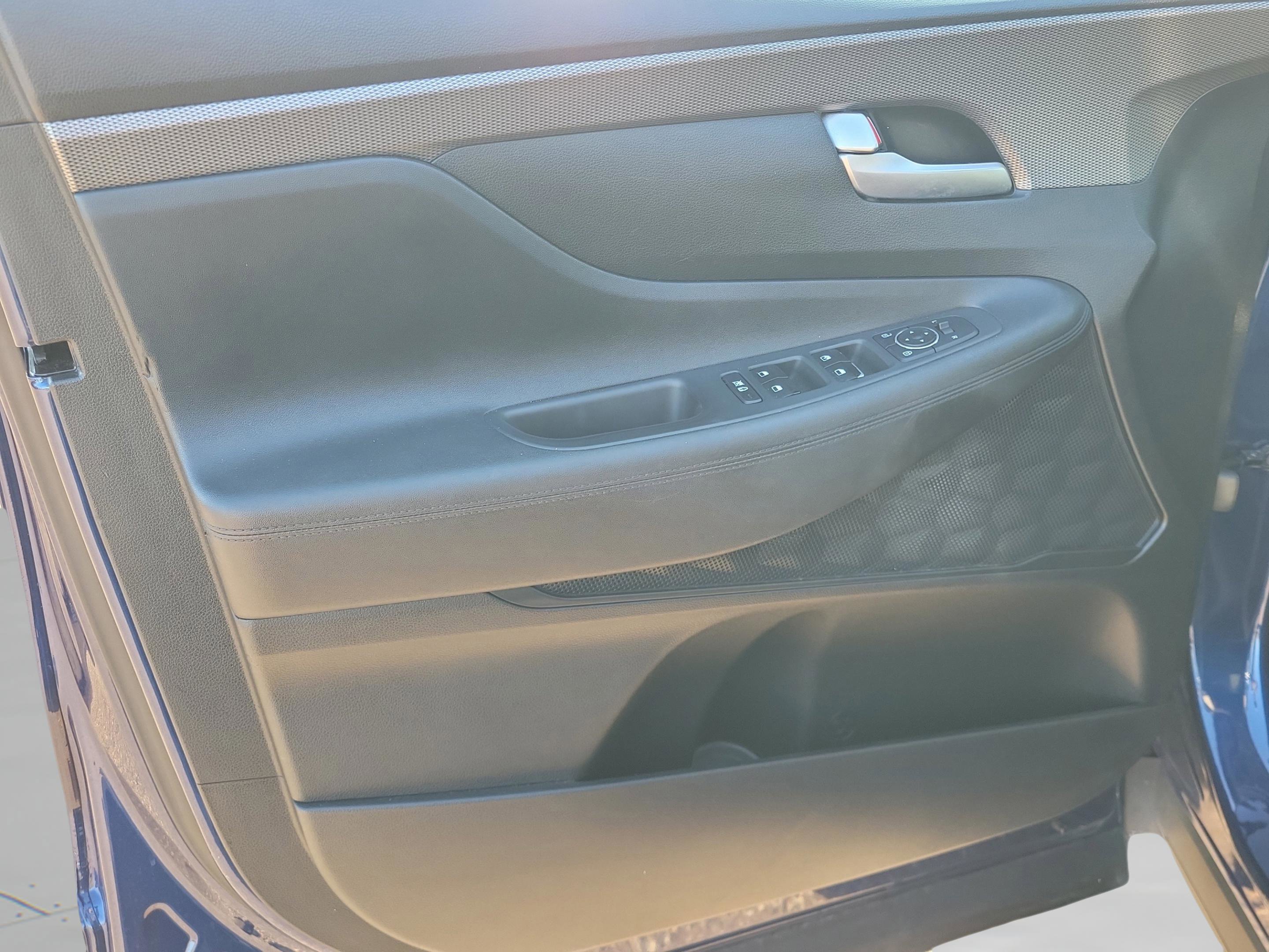 Used 2019 Hyundai Santa Fe SE image 17