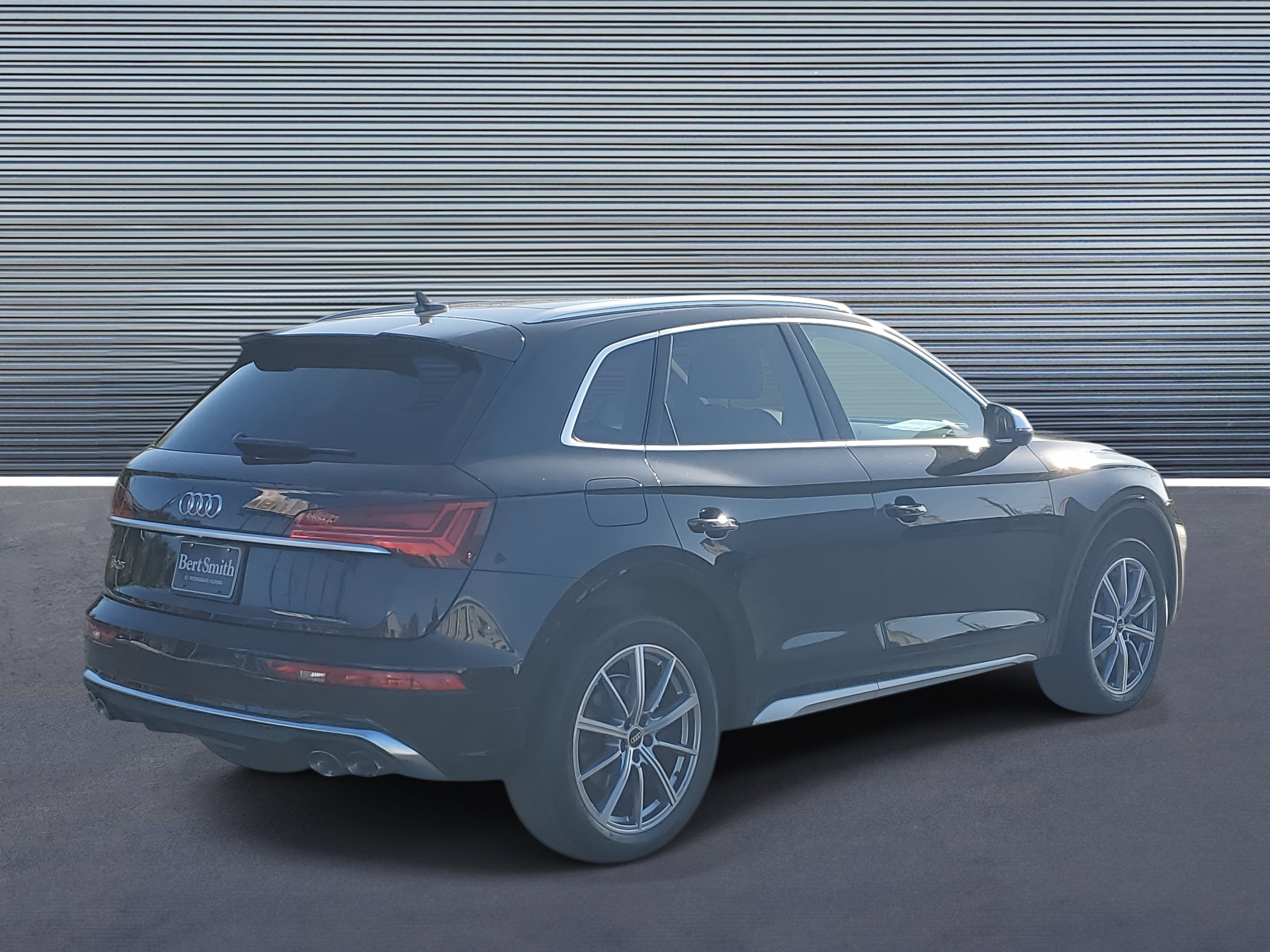 Used 2022 Audi SQ5 Premium Plus w/ Premium Plus Package image 3