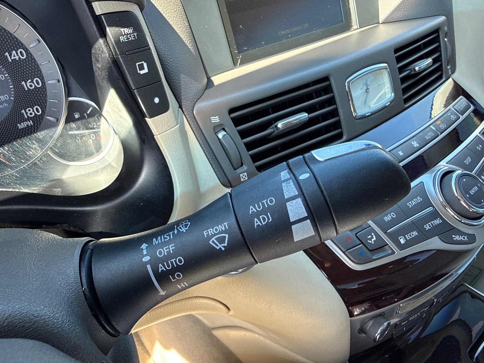 Used 2011 INFINITI M37 image 27