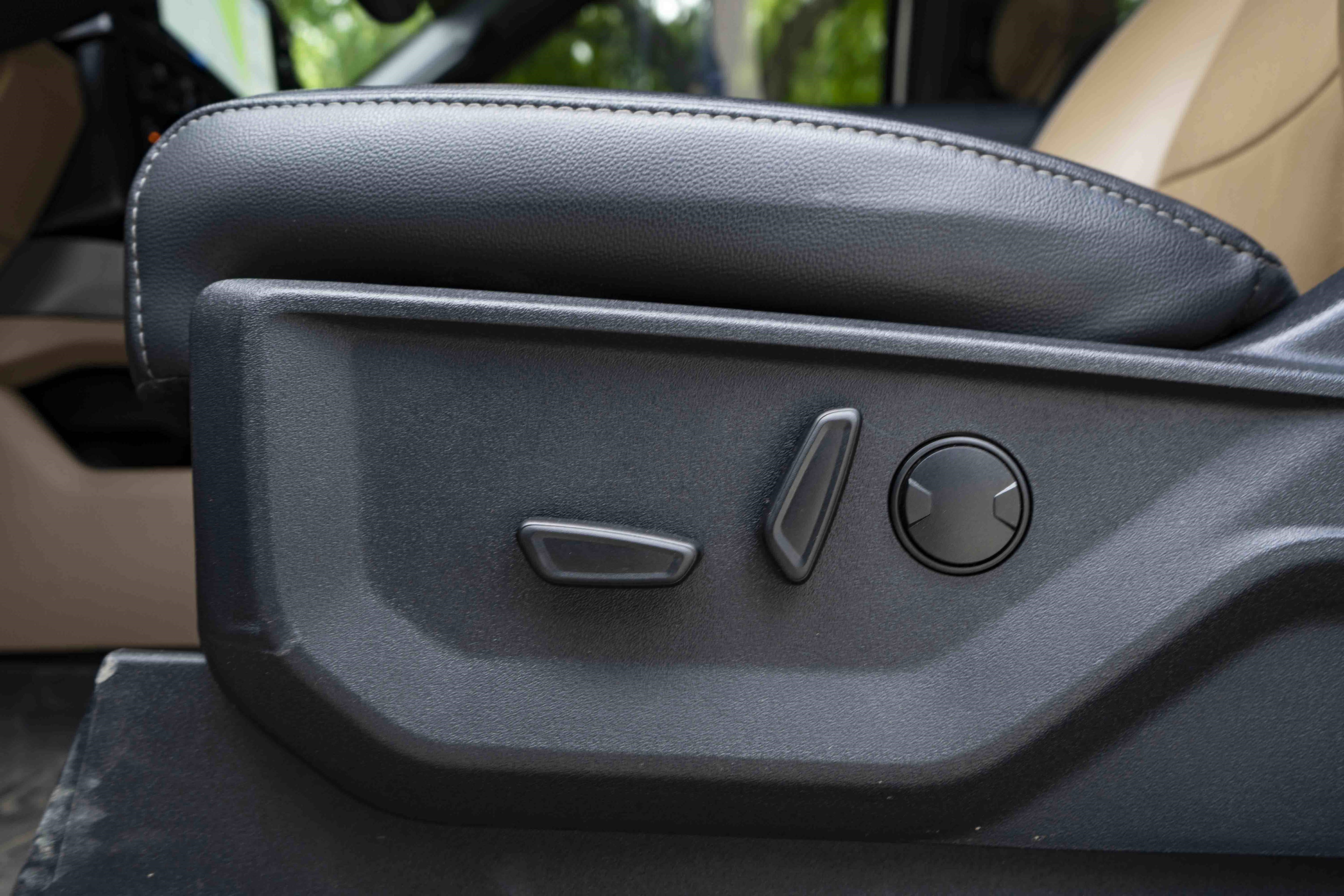 Used 2025 Ford F450 Lariat w/ Lariat Ultimate Package AWD/4WD image 39