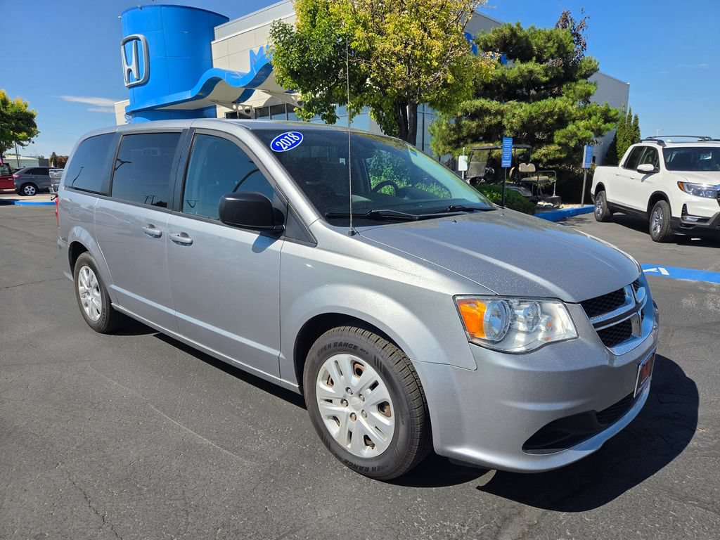 Used 2018 Dodge Grand Caravan SE w/ UConnect Hands-Free Group