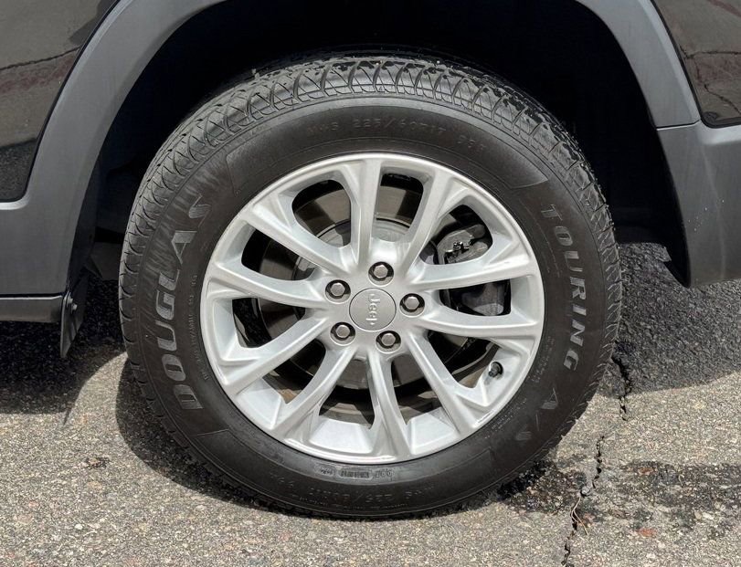 Used 2020 Jeep Cherokee Latitude AWD/4WD image 11
