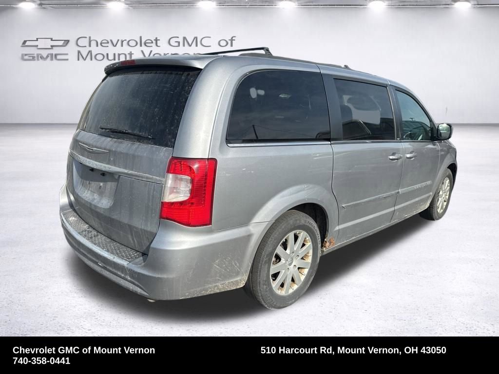 Used 2013 Chrysler Town & Country Touring image 4
