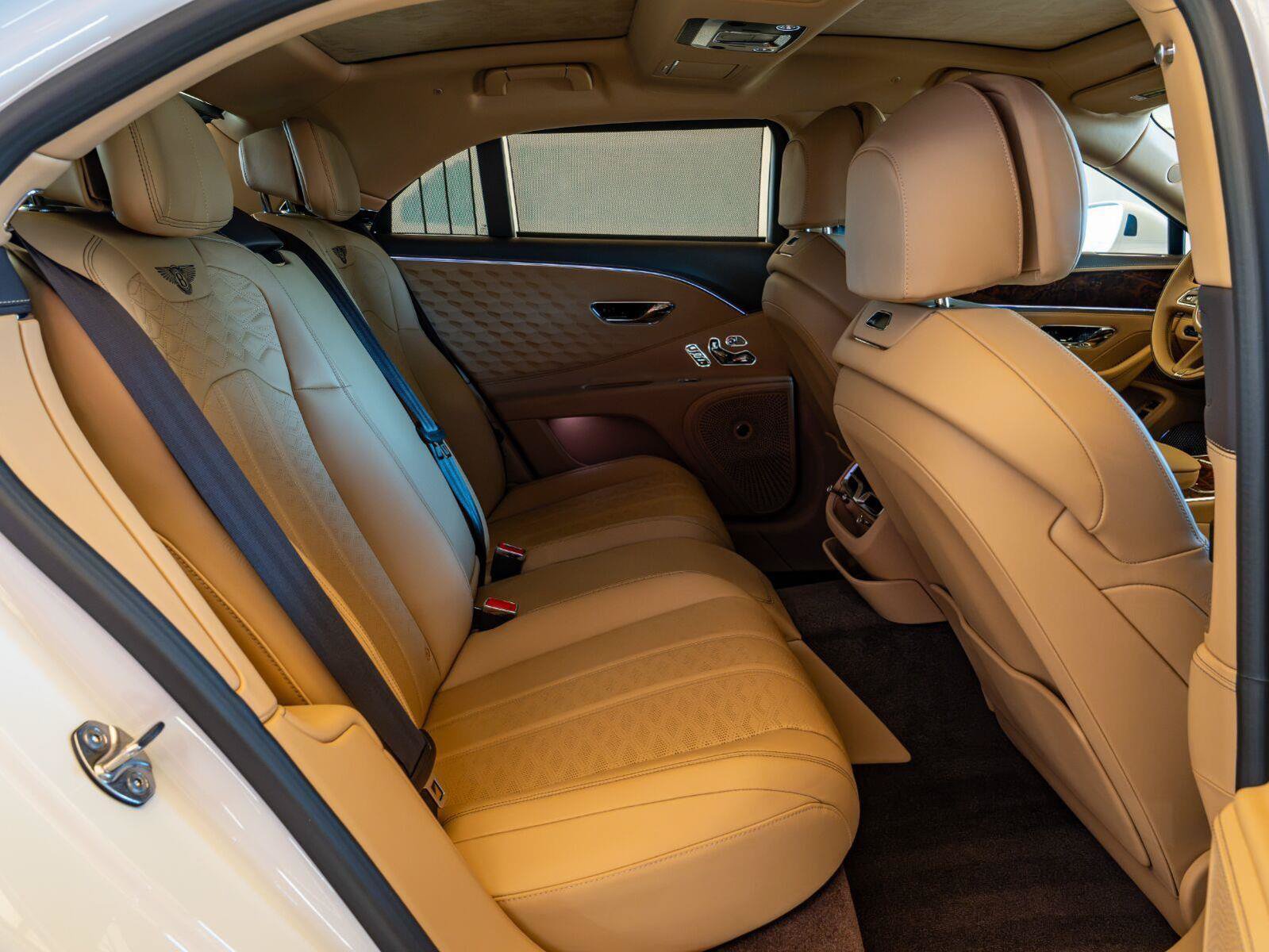 Used 2025 Bentley Flying Spur Plug-In Hybrid AWD/4WD image 28