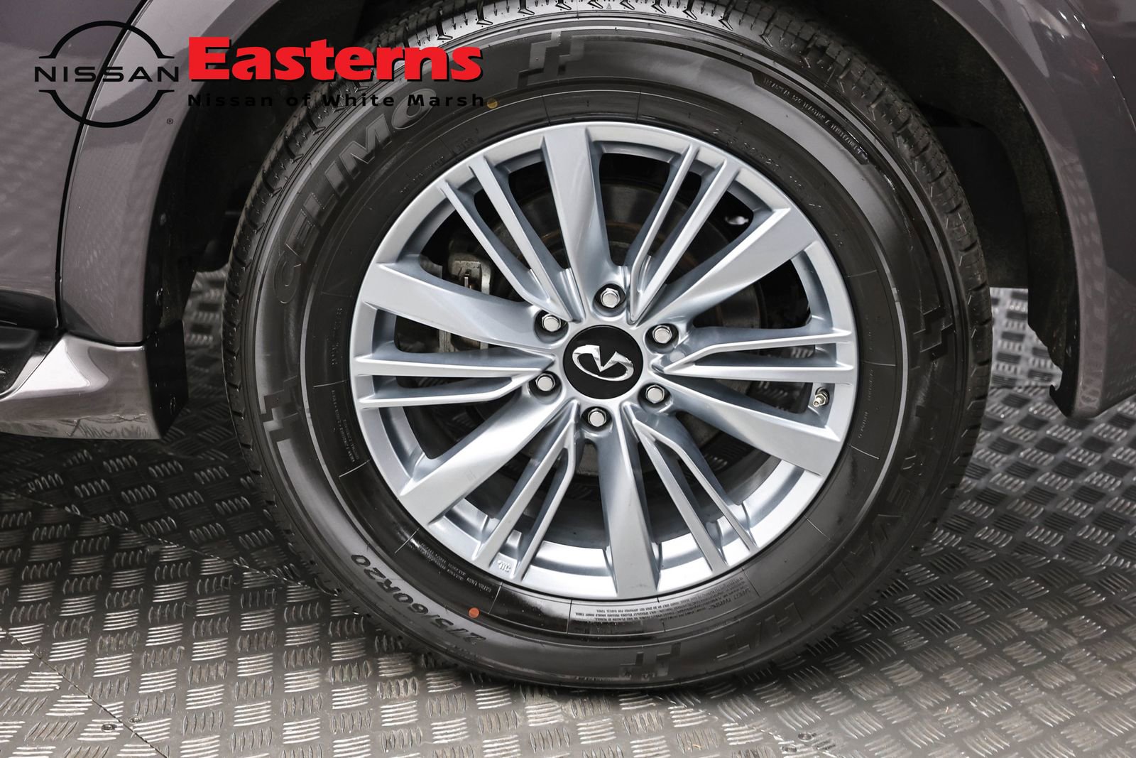 Used 2024 INFINITI QX80 Luxe RWD image 8