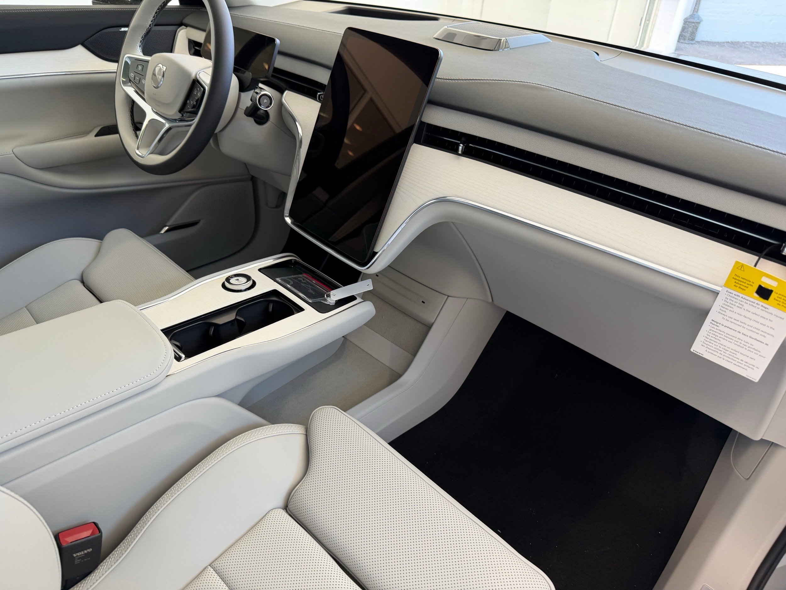 New 2026 Volvo EX90 Plus AWD/4WD image 21