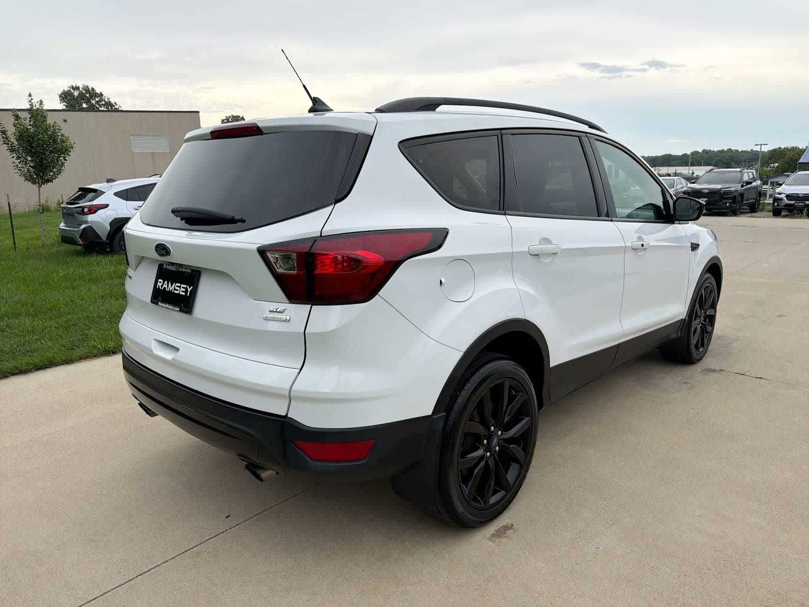 Used 2019 Ford Escape SE FWD image 6