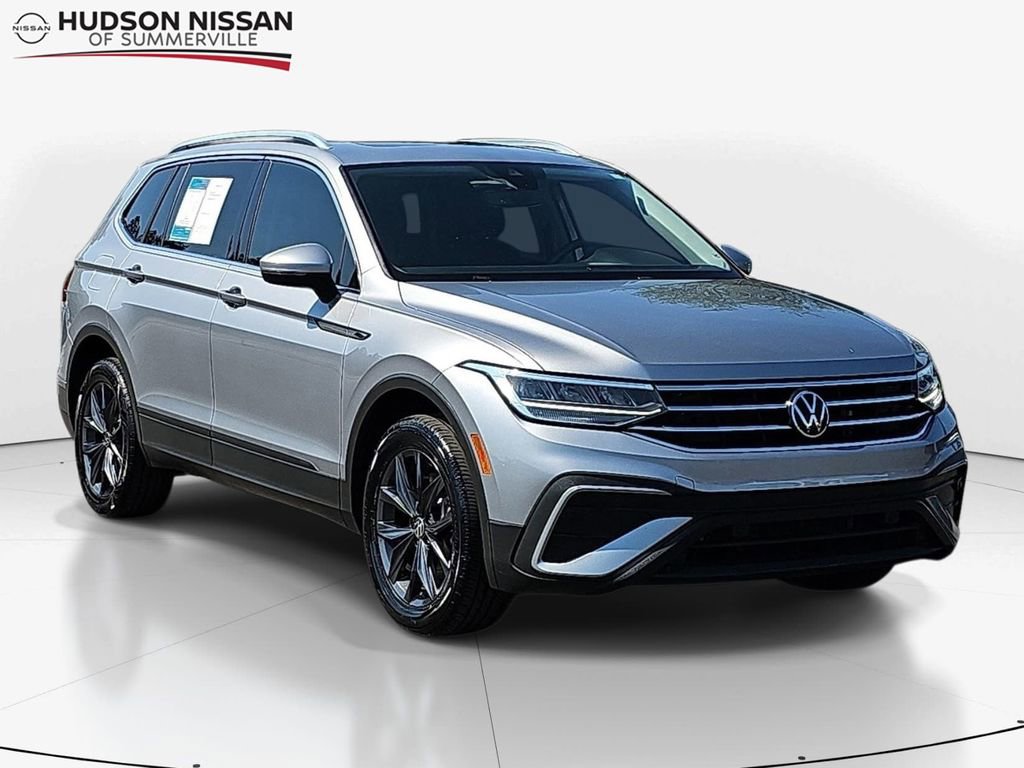 Used 2022 Volkswagen Tiguan SE image 1