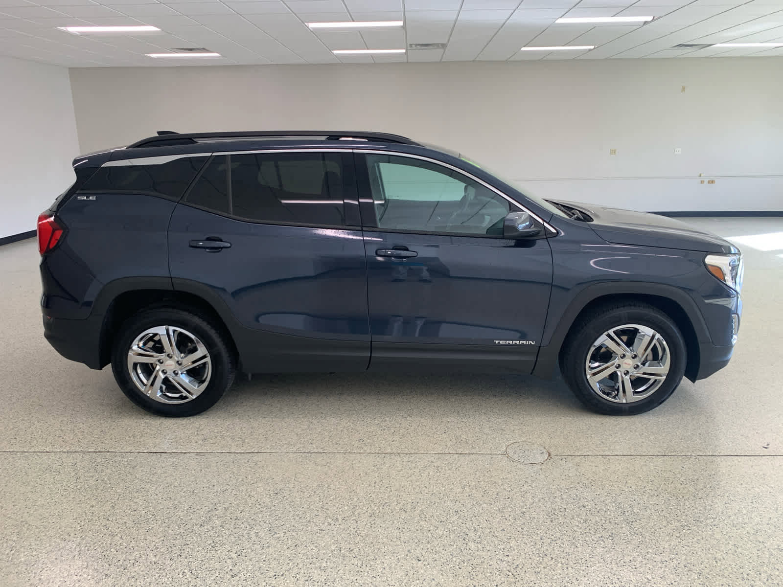 Used 2018 GMC Terrain SLE w/ Driver Convenience Package image 5