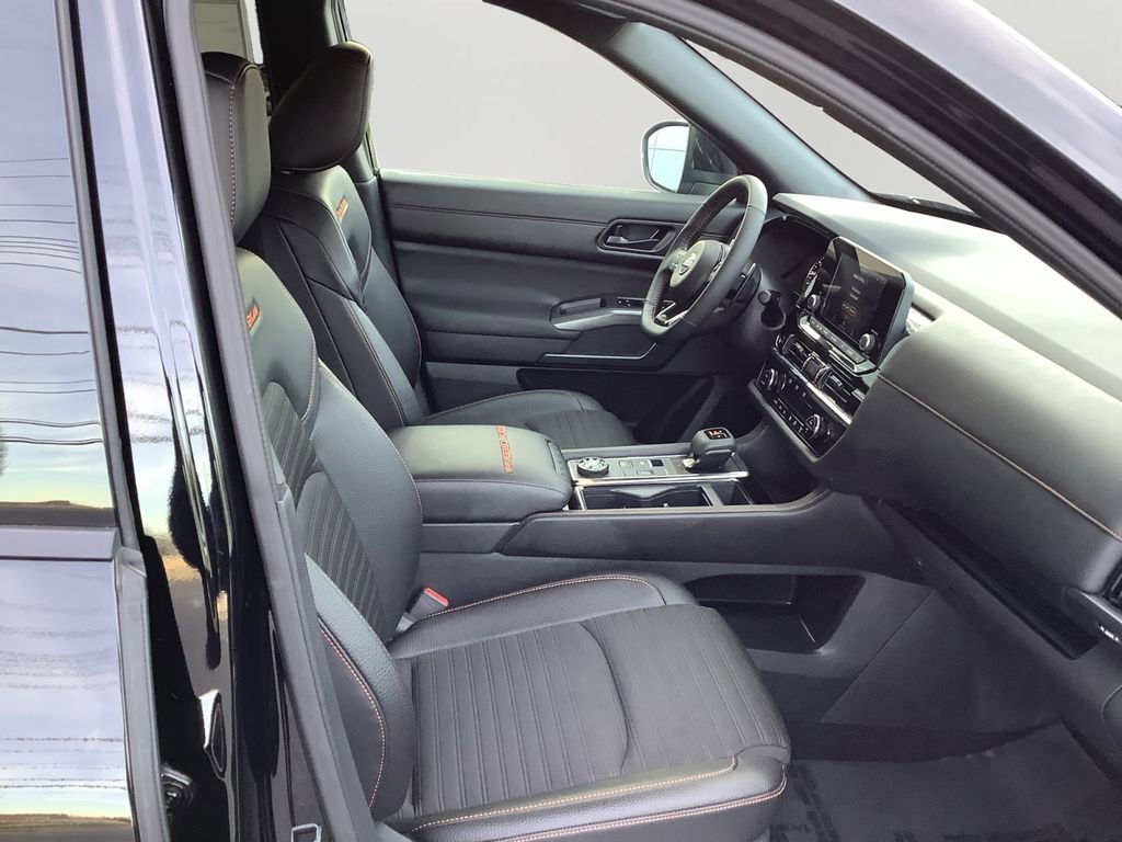 Used 2025 Nissan Pathfinder Rock Creek image 12
