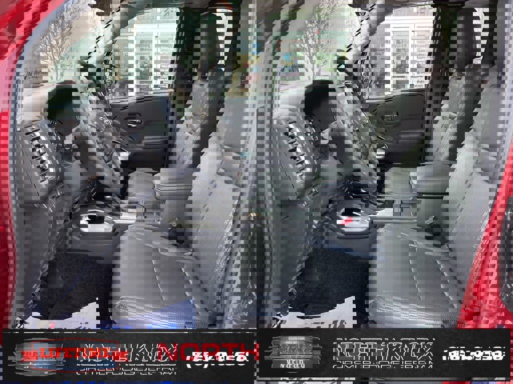 Used 2024 Nissan Frontier SV w/ Technology Package image 3