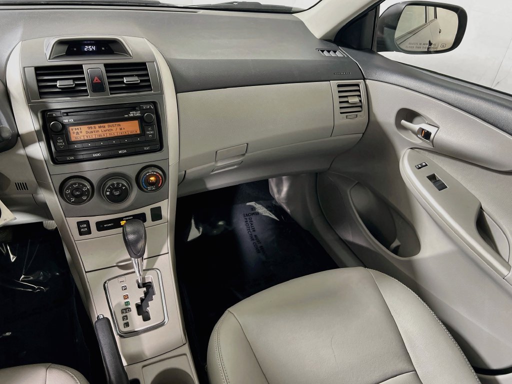 Used 2012 Toyota Corolla LE FWD image 19
