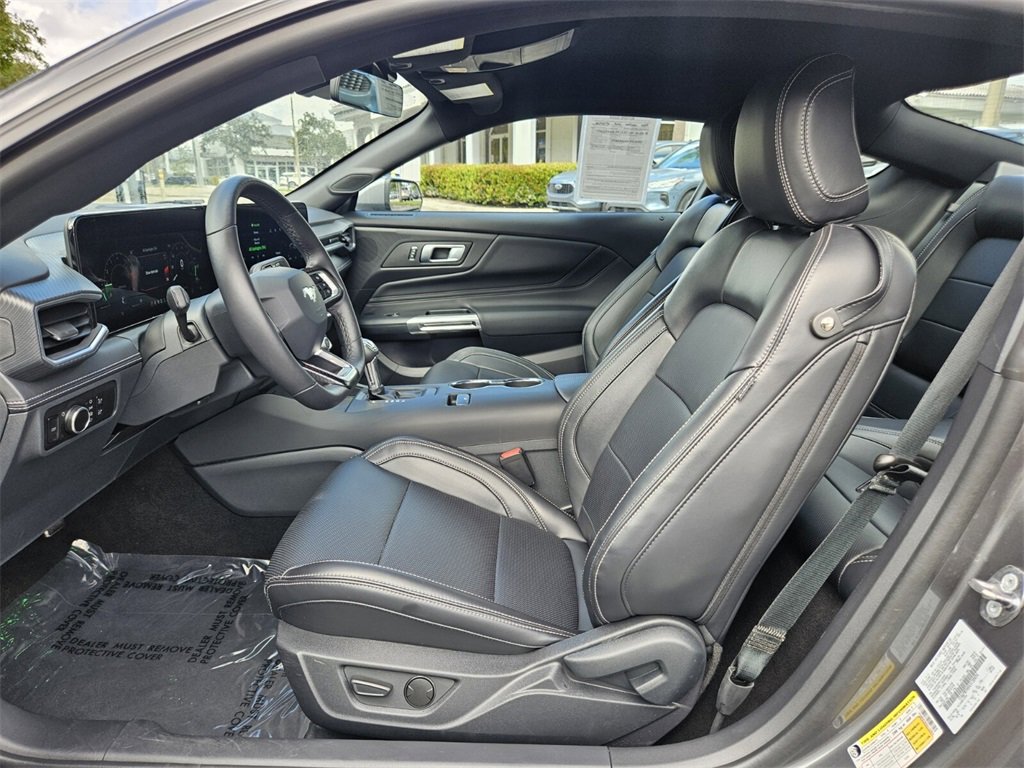 Used 2025 Ford Mustang Premium video 3