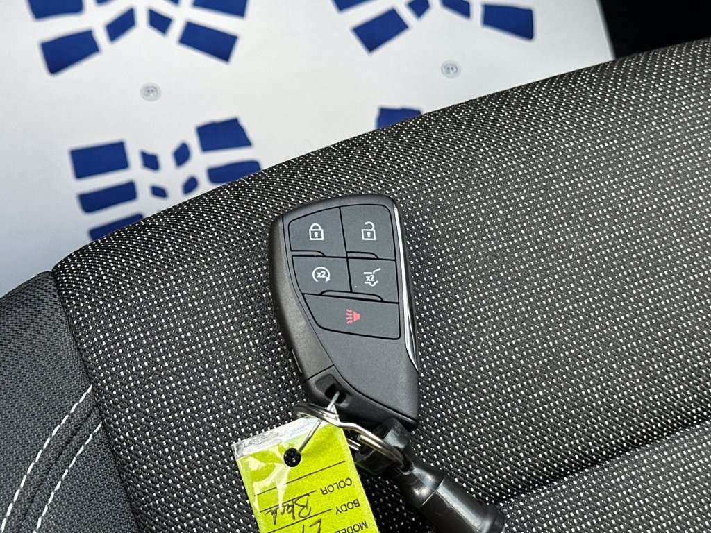 Used 2025 Chevrolet Traverse LT w/ LPO, Floor Liner Package FWD image 28